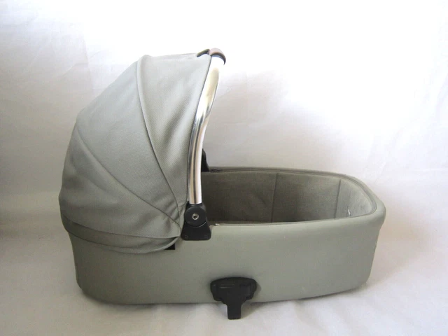 Mamas & Papas Carrycot Flip/ XT2 XT3  / Ocarro Grey
