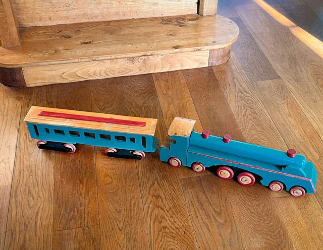 Trio de tabourets en bois, années 60-70