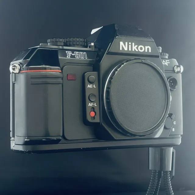 Cámara fotográfica multimodo Nikon F-501 35 mm, lee algunos problemas.