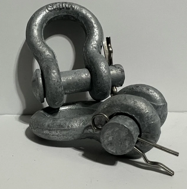 Box of 50 S-pin Shackles with stainless steel cotter pin.