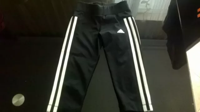 adidas 3/4 capri sporthose mädchen gr. 116 weisse Streifen 5-6 jahre