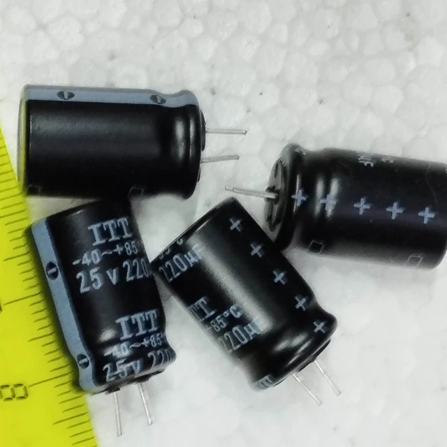 Lot De 4 Condensateurs électrolytiques 47 µF 25V Radial - NOS (New Old Stock) - Marque Philips/ITT - Neufs