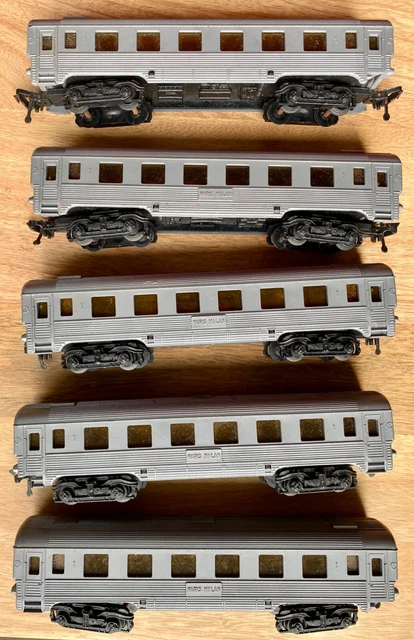 Un duo de voitures Inox 1er classe en miniatures par Jouef au H0 H0