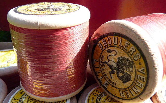 Mercerie ancienne, ancienne bobine bois de lin extra fort "DV" n°30, Rose Fushia