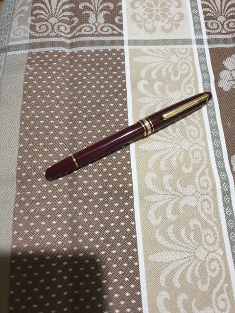 Tres Beau Stylo Roller Montblanc Meisterstück En Resine Bordeaux Et Or 18 Cts