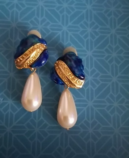 Vtg Avon 80s  Goldtone Lucite Faux TURQUOISE Dangle Faux Pearl Clip Earrings