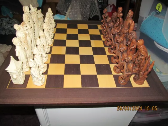 Lord of the Rings Chess set - Pieces in perfect condition! VERY RARE!!!