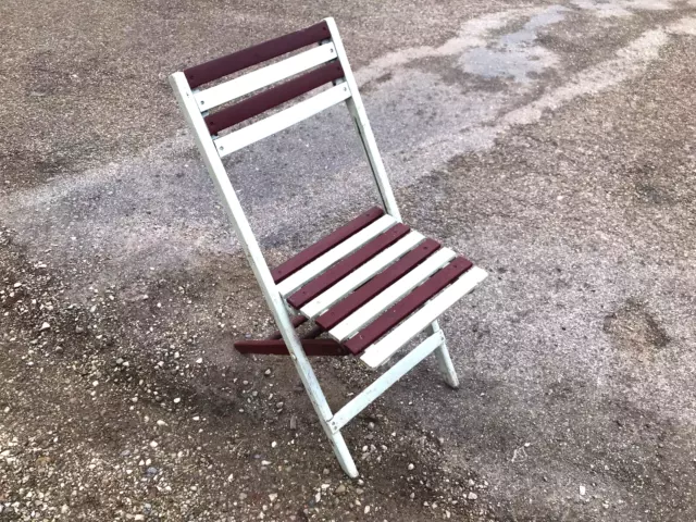 Ancienne chaise pliante en bois de bistrot salon de jardin vintage