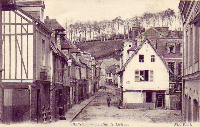 CPA 27 Env. Evreux Menneval Courbépine Grand-Camp BERNAY Rue de Lisieux 1916