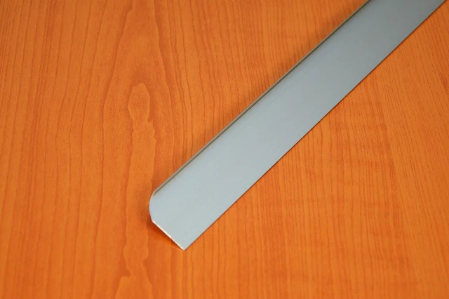 Produktbild von Alu-Winkelleiste Als Abschlussleiste Für Arbeitsplatten – Silber, 28 Mm Breit, 60 Cm Lang