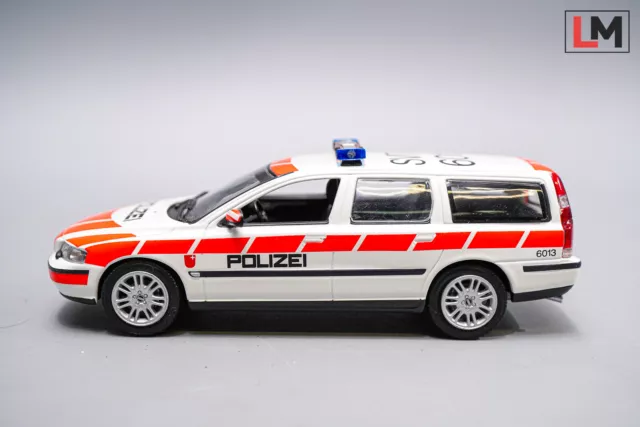 1:43 Minichamps Volvo V70 Polizei // F_257