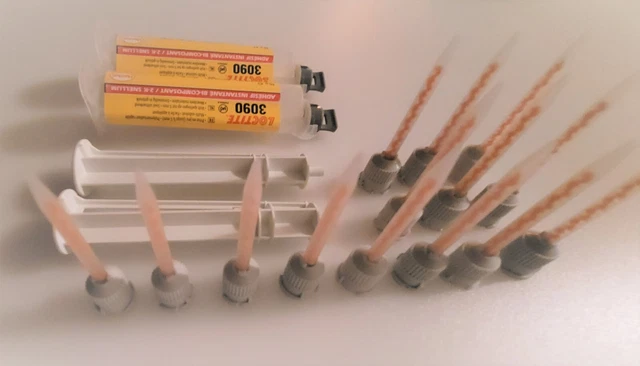 Lot de deux seringue LOCTITE 3090 Henkel neuves + 14 buses mélangeuses