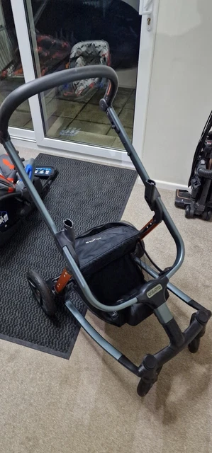 Cosatto Wow 2 Travel system bundle Charcoal Mister Fox with car seat & base