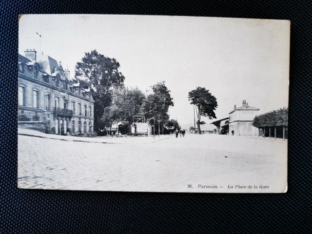 CPA 95 PARMAIN - La Place de la Gare