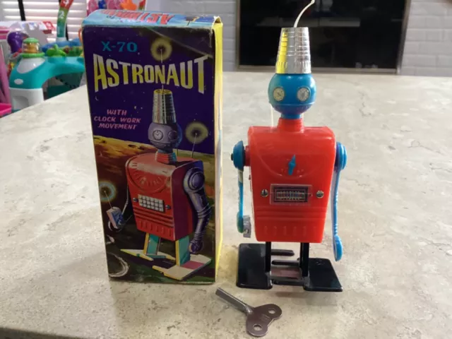 X-70 ASTRONAUT,  FLOWER POT ROBOT  HONG KONG 1960s MIB ROBOT WIND UP PLASTIC