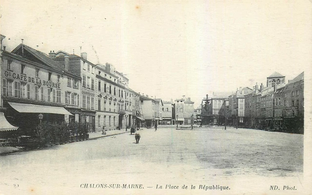 51CHALONS SUR MARNE Place de la Republique