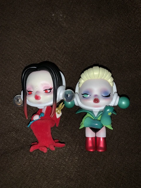 Pop Mart Blind Box SkullPanda Addams Family Series Scarlet Morticia Auntie Sloom