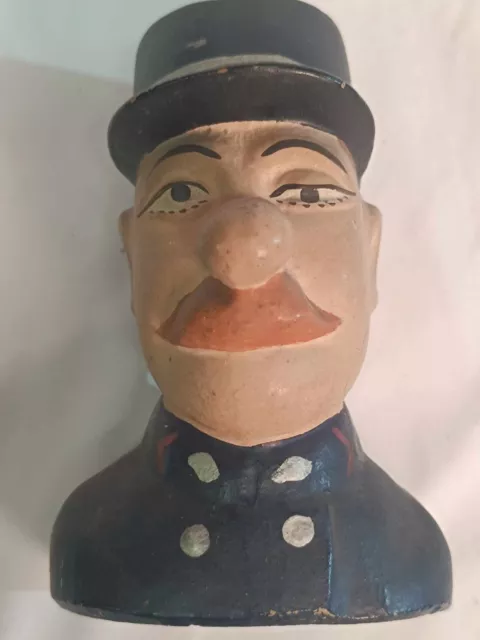 Tirelire à casser ancienne Caricature Gendarme en terre cuite