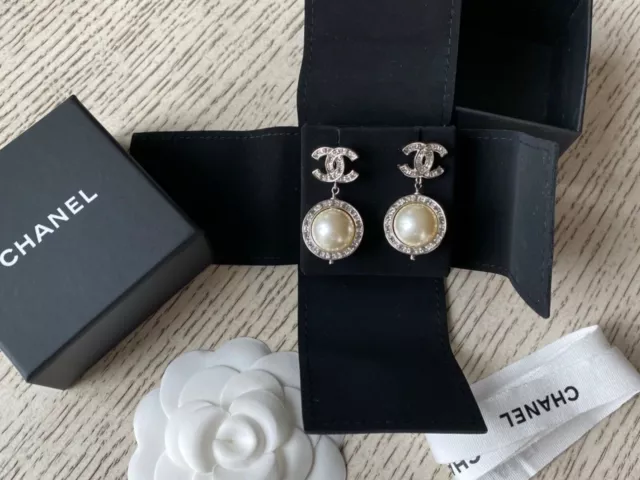 MIB 100%AUTH Chanel 22K Black Enamel Flower Crystal CC Dangle Earrings Gold  HDW