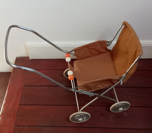 Poussette ancienne pliable restaurée