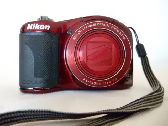 Cámara digital roja Nikon Coolpix L610 zoom 14x 16Mp