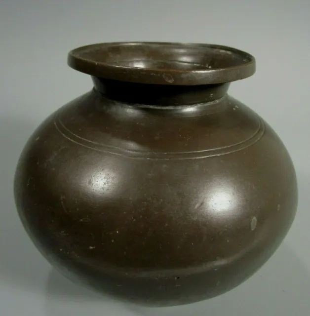 Fine Old Asian Bronze Bulbous Vessel w/ Incised Linear Decor ca. 19th century 2