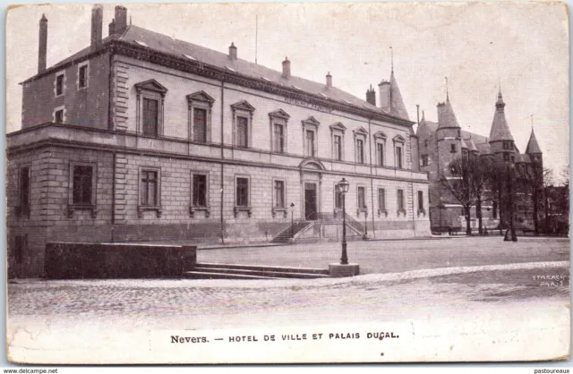 58 NEVERS - Hotel de ville et palais Ducal PAST/4084