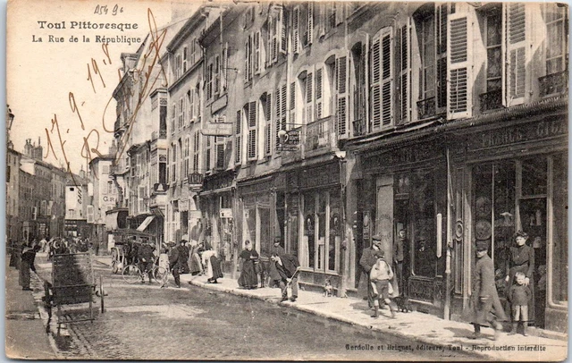 54 TOUL - la rue de la republique