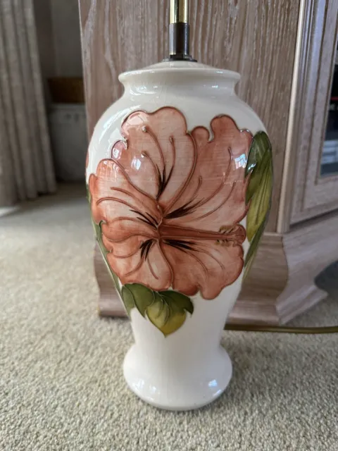 Beautiful Moorcroft Cream Hibiscus Lamp Full Working Order .￼