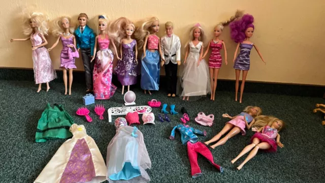 Barbie Puppen Konvolut gebraucht - 12 Puppen, davon 2 mit Gelenken an den Knien