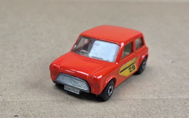 MATCHBOX 29 RACING Mini orange mit aufklebern Modellauto toller Zustand ...