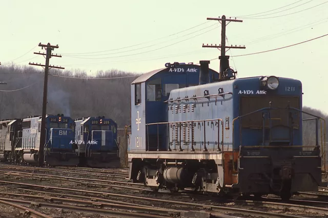 BIN  Orig slide B&M Boston Maine EMD NW2   1211 316 209 Mechanicville NY 1979
