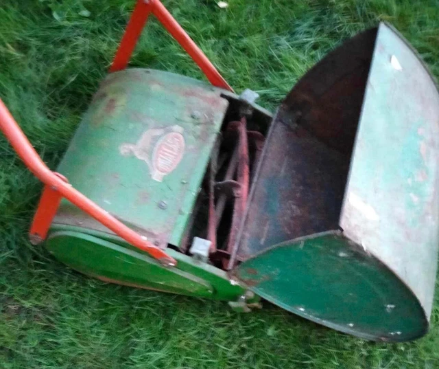 VINTAGE QUALCAST PANTHER push lawn mower with grass collection box, sharp blade £55.00 PicClick UK