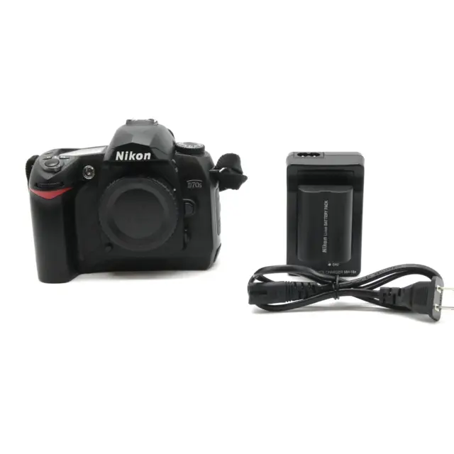 MINT Nikon D D70s 6.1MP Digital SLR Camera - Black (Body Only)