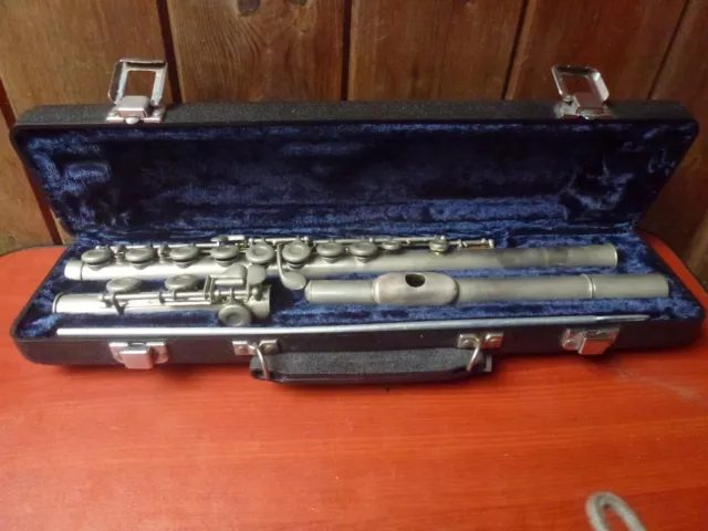 Flute REGENT by Boosey & Hawkes, great condition, attractive grey metal,