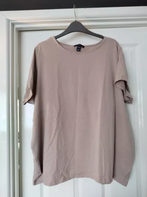 New Look Ladies Maternity Short Sleeved T Shirt. Size 26. Light Pink.