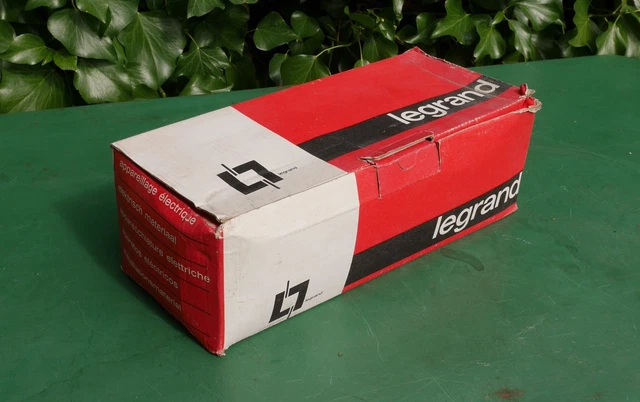 Interrupteur Ancien Legrand Antibes Modèle 05201 - 220V, Neuf Avec Défauts Mineurs
