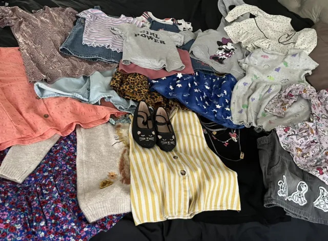 Girls 20 Piece clothes bundle age 3-4 , With Size 9 Cat Shoes. Pic Of Each Item