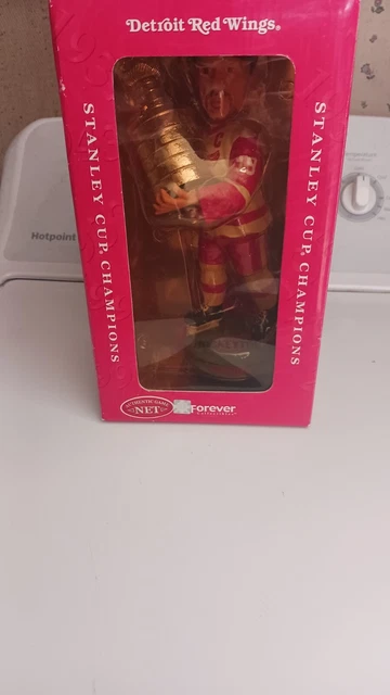 Steve Yzerman Forever Stanley Cup Bobble Head Men Of The Ice Nib Red Wings Steve Yzerman Forever Stanley Cup Bobble Head Men Of The Ice Nib Red Wings