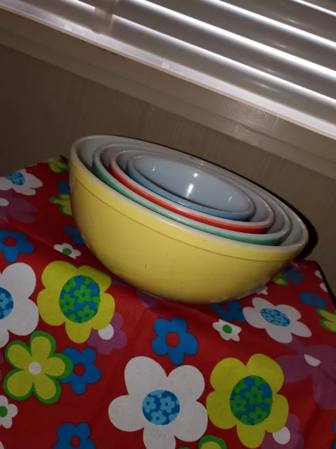 Original Vintage Pyrex Primary Colors Mixing Nesting Bowls Set Of 4