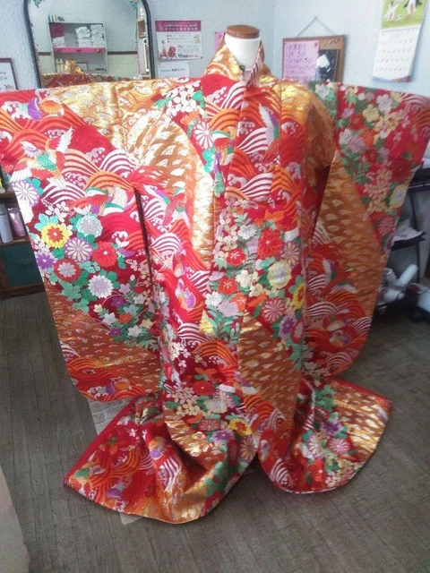 Japanese Kimono Uchikake Luxurious Wedding Embroidery Pure Silk Flower Red K405
