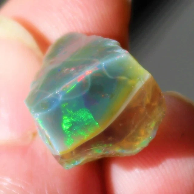 Opale de Feu Brute Multicolore d'Ethiopie de 10,730 ct
