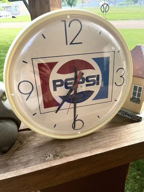 VTG 14” White Plastic Framed / Round Pepsi Clock Battery Operated- Home Decor