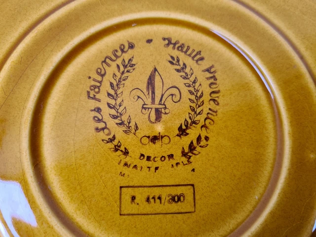 Lot De 4 Assiettes Plates Souleiado Provence - Motif Fleurs En Relief Barbotine - Occasion En Bon état