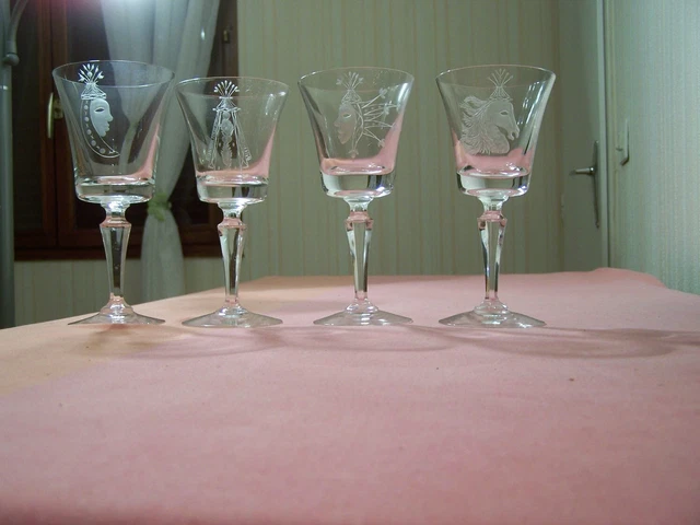 LOT DE 4 verres en cristal de sévres taillé et gravé EUR 95,00