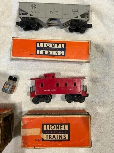 1950's Lionel Train, Union Pacific 2026 027 Lionel Engine and cars with boxes!!