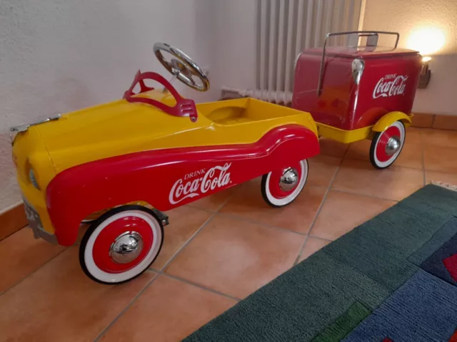 Tretauto Coca Cola mit Anhänger und orginal Coca Cola Kühlbox mit OVP