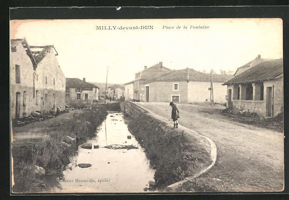 CPA Milly-devant-Dun, Place de la Fontaine