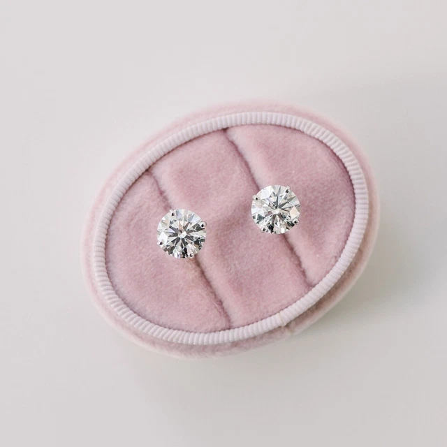 Orecchini Zaffiri Bianchi Lab Created Orecchini A Perno In Oro Bianco 14k Con Diamanti Da Laboratorio 4.00 Ct Totali - Taglio Rotondo VVS1/D Orecchini Moissanite Donna - Foto 13