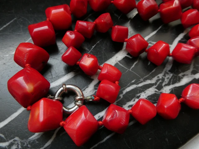 Collier en BAMBOU DE MER  " corail " Grosses perles chunky rouges 40 cm TB ETAT